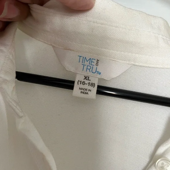 Light Cream Button-Front Women's Blouse Time and Tru XL 16-18 - Picture 5 of 13